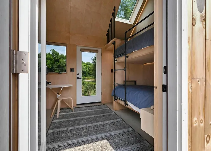 Holiday home Bunkies- The Hold