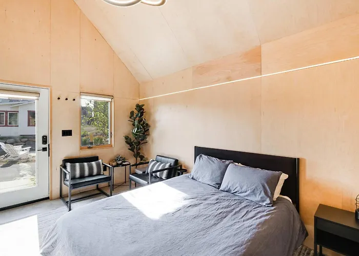 Holiday home Bunkies- The Hold Ottawa